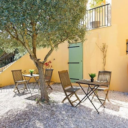 Studio Au Calme, Avec Terrasse Et Parking A Eze Village Exterior foto